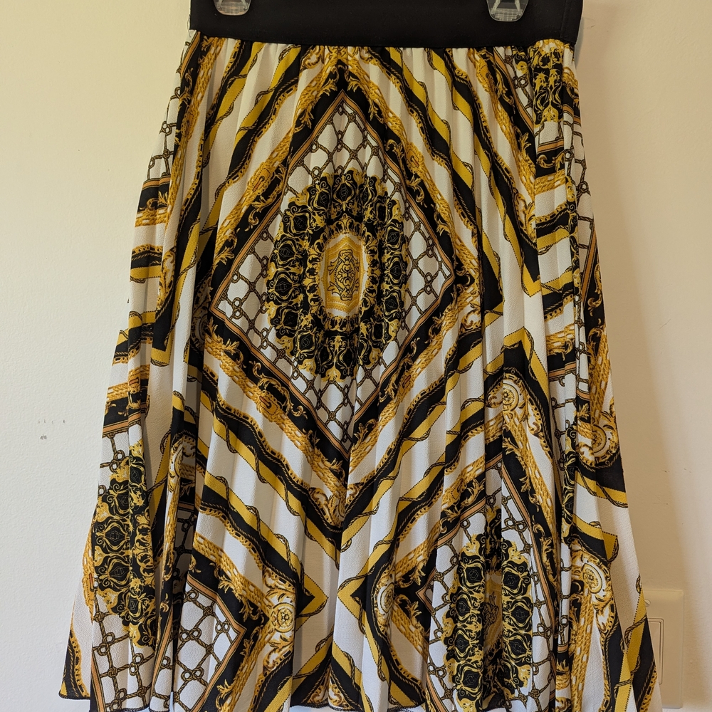 Metro Wear Black and Gold Geometric Midi Skirt